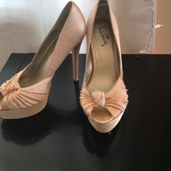 Womanly heels - Picture 3 of 5